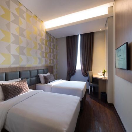 Hotel 88 Itc Fatmawati Jakarta By Wh Exterior photo
