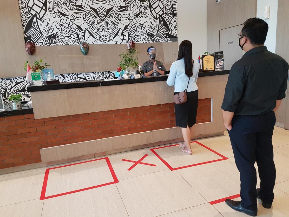 Hotel 88 Itc Fatmawati Jakarta By Wh Exterior photo