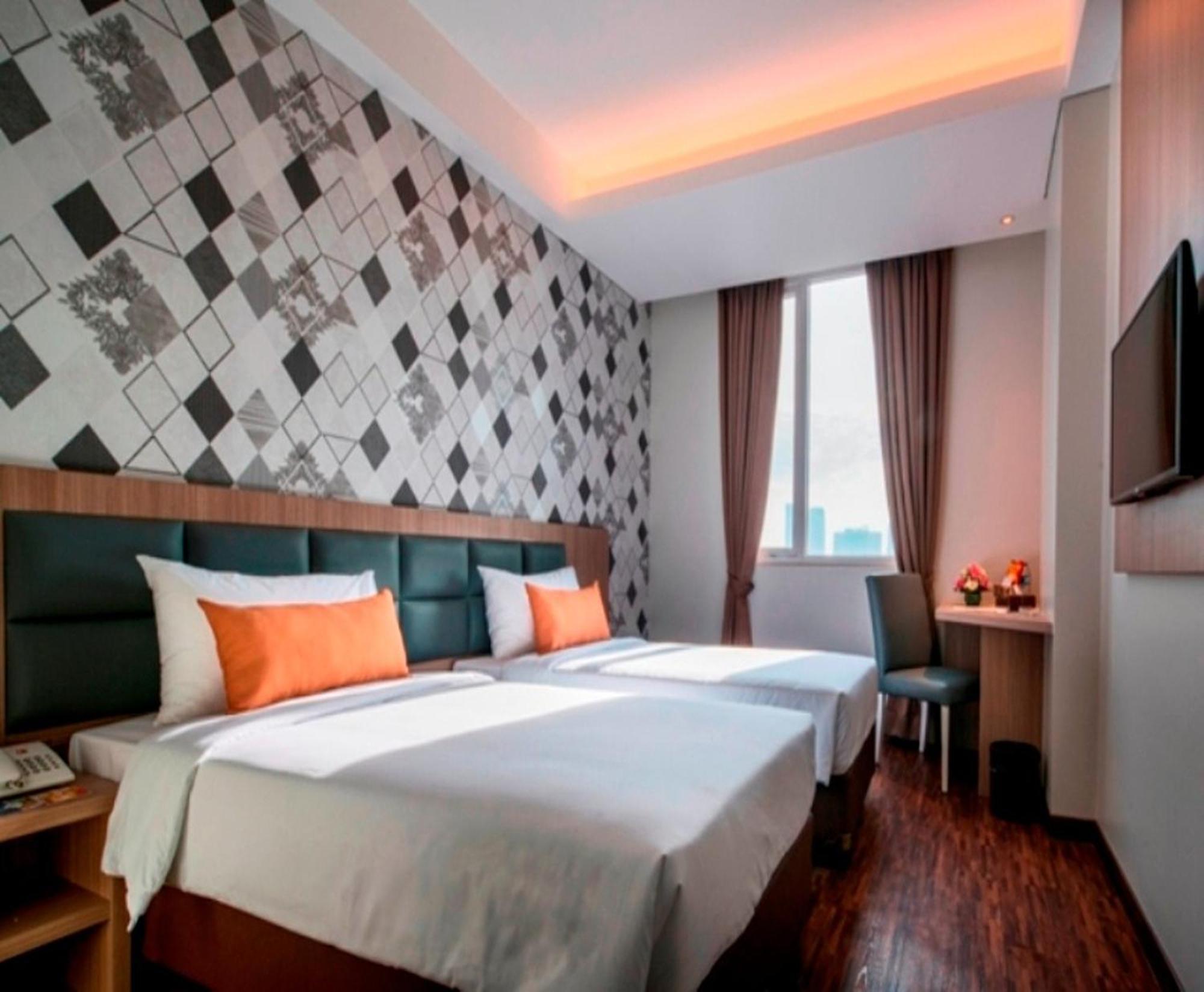 Hotel 88 Itc Fatmawati Jakarta By Wh Exterior photo