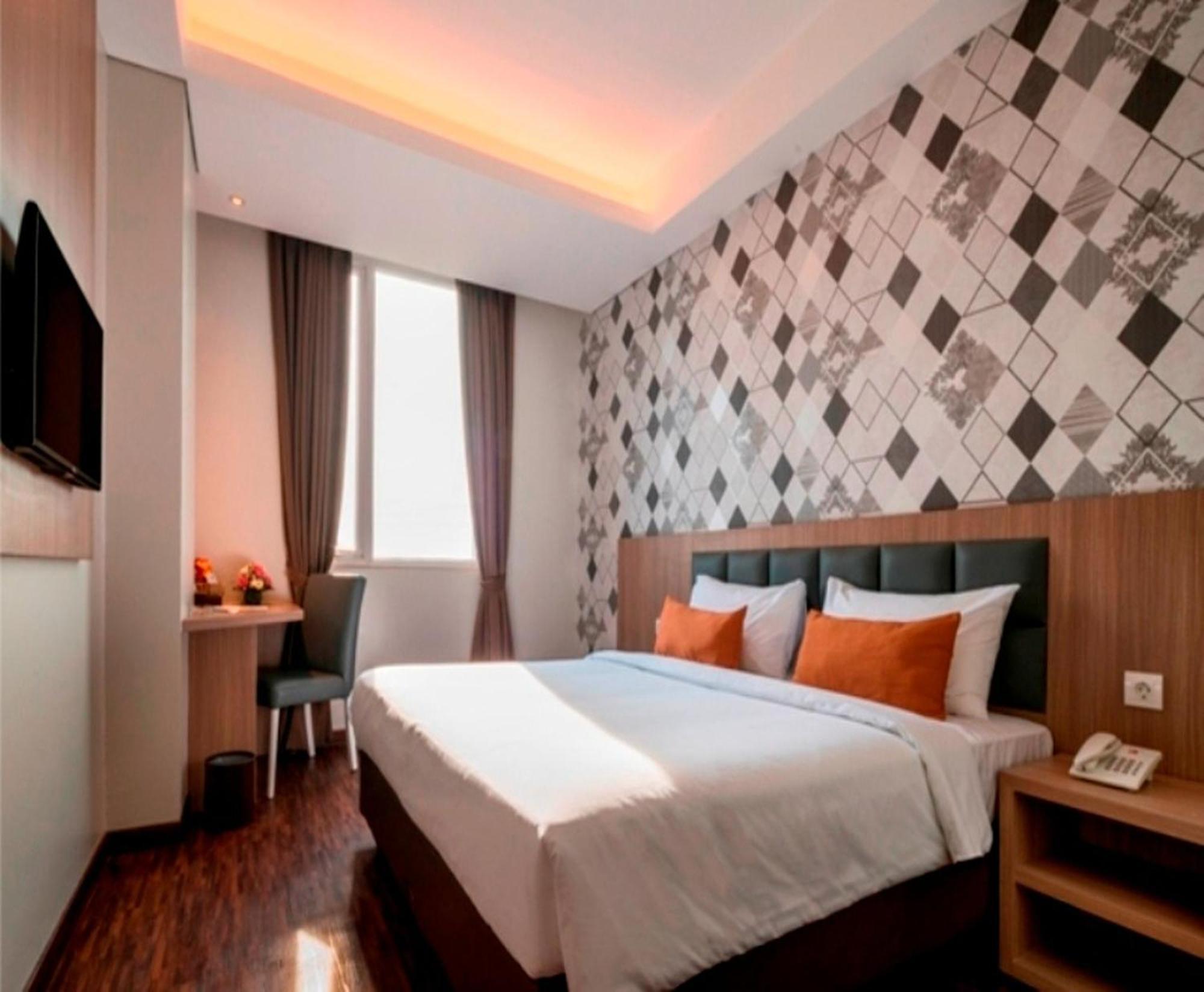 Hotel 88 Itc Fatmawati Jakarta By Wh Exterior photo