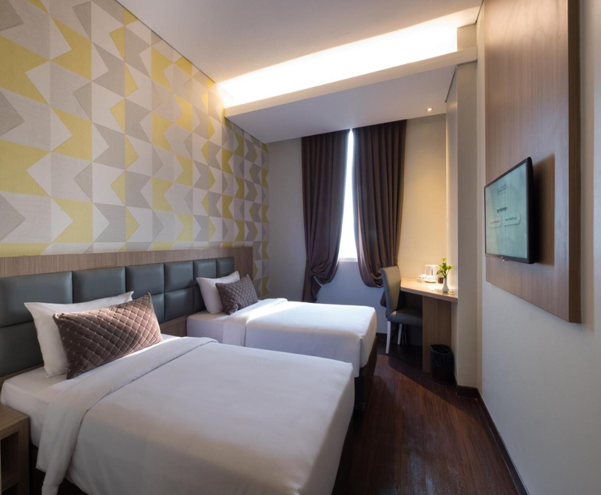 Hotel 88 Itc Fatmawati Jakarta By Wh Exterior photo