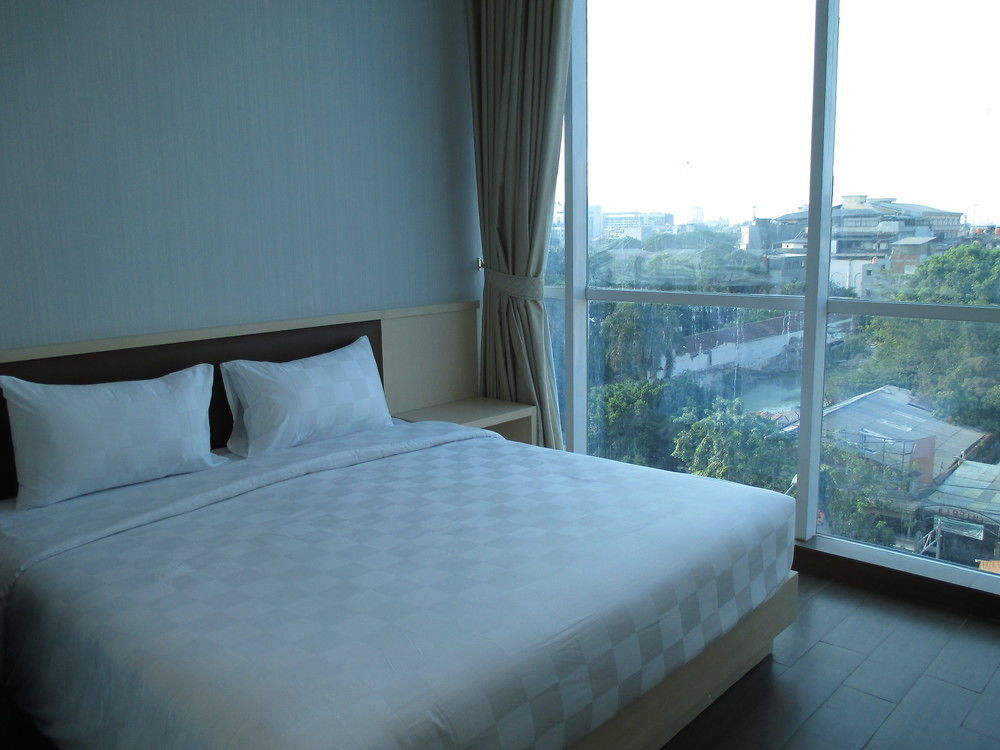 Hotel 88 Itc Fatmawati Jakarta By Wh Exterior photo