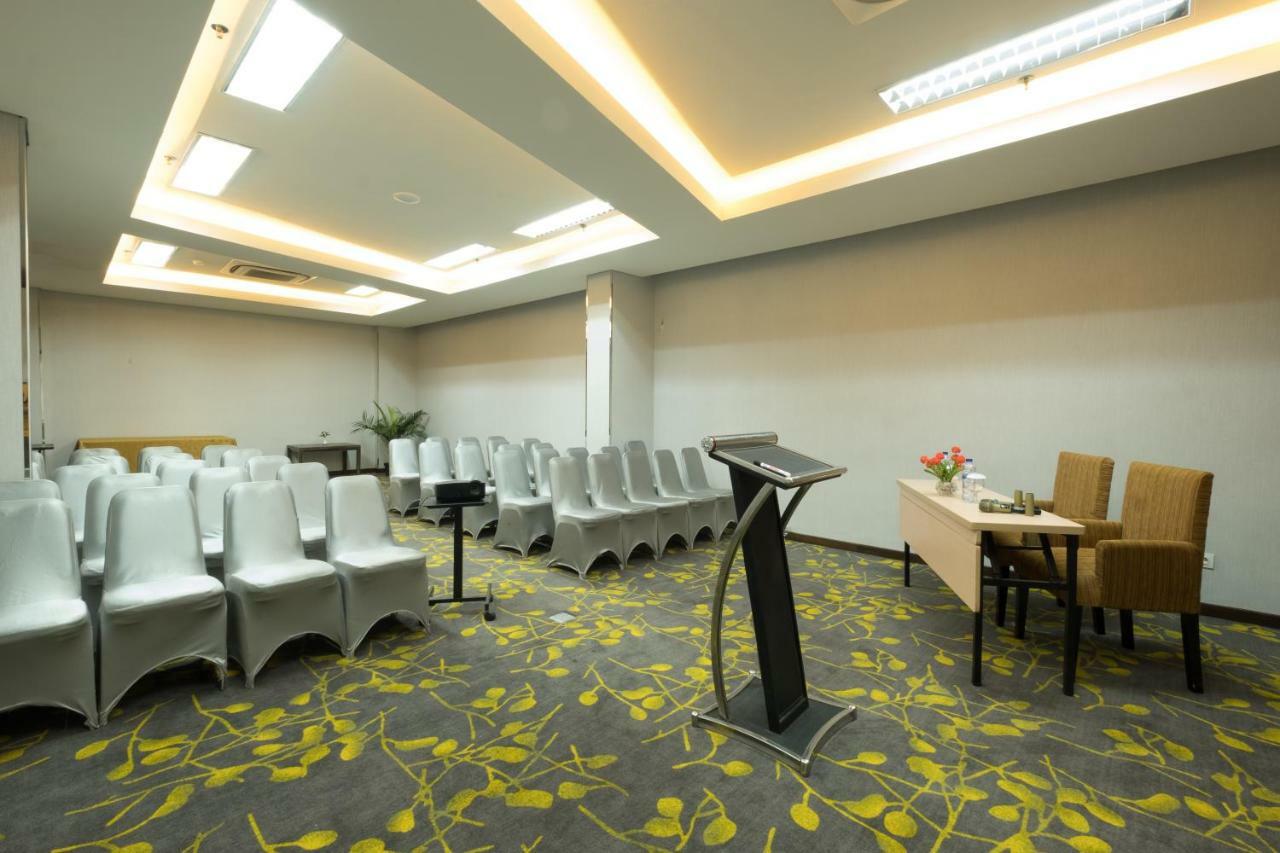 Hotel 88 Itc Fatmawati Jakarta By Wh Exterior photo