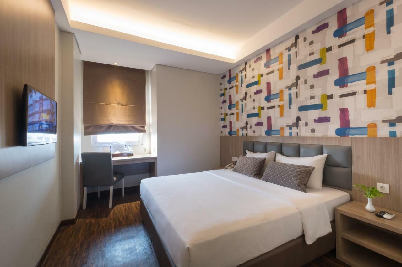 Hotel 88 Itc Fatmawati Jakarta By Wh Exterior photo