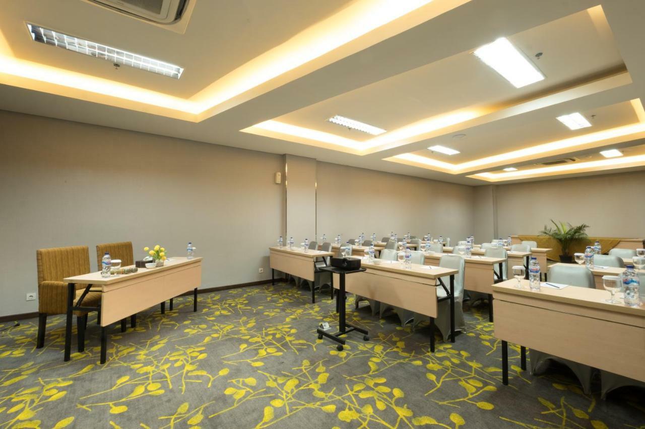 Hotel 88 Itc Fatmawati Jakarta By Wh Exterior photo