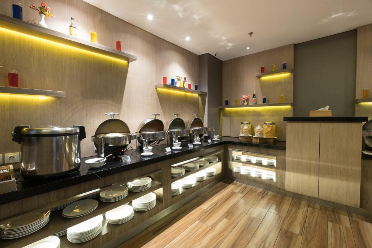 Hotel 88 Itc Fatmawati Jakarta By Wh Exterior photo