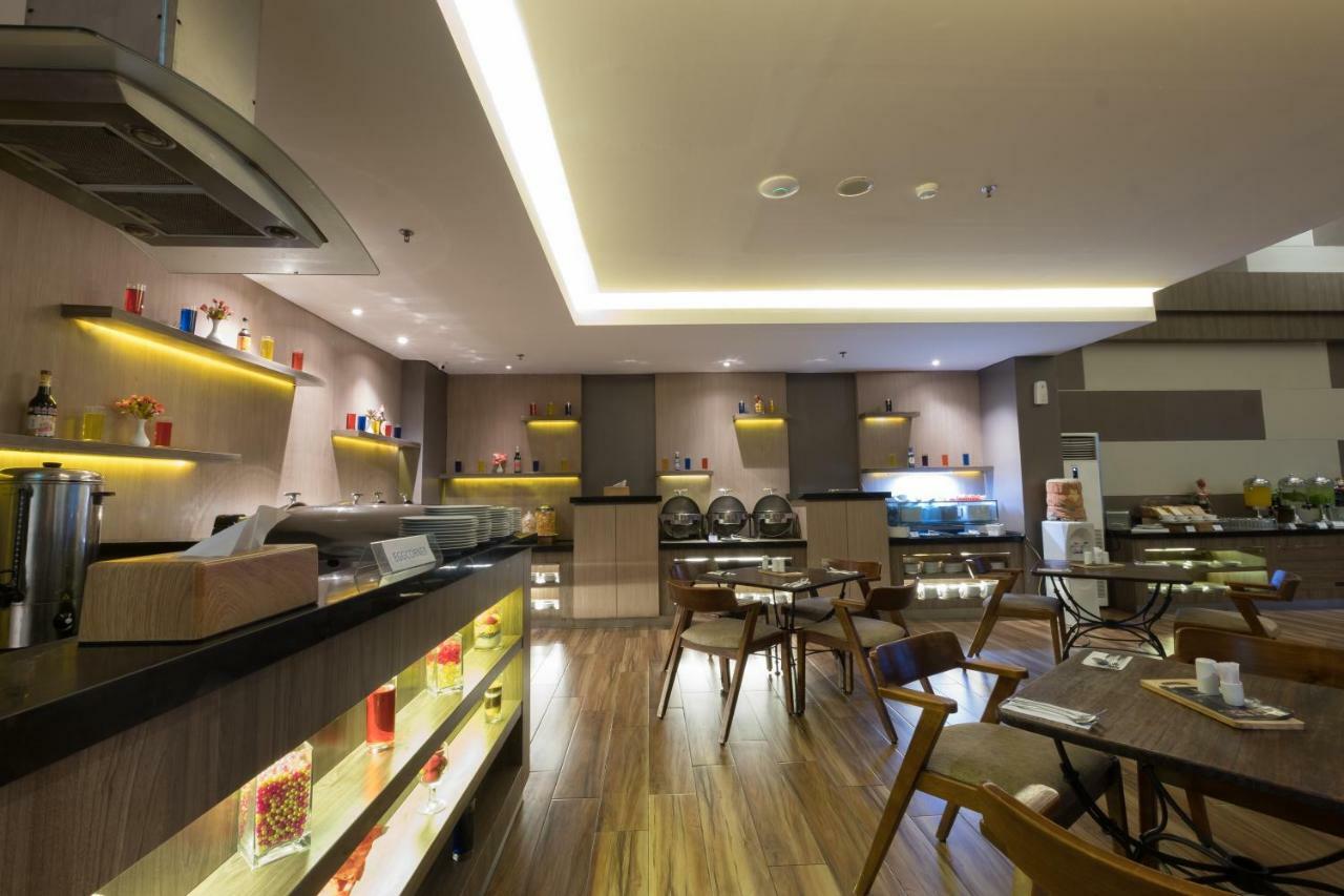 Hotel 88 Itc Fatmawati Jakarta By Wh Exterior photo