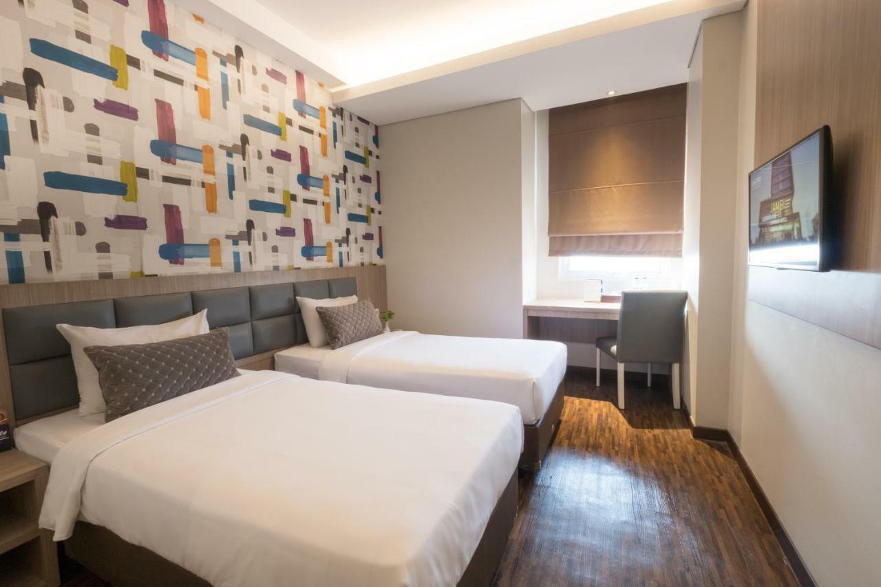 Hotel 88 Itc Fatmawati Jakarta By Wh Exterior photo