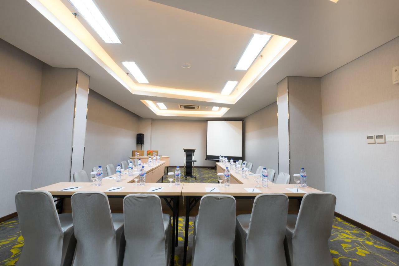 Hotel 88 Itc Fatmawati Jakarta By Wh Exterior photo