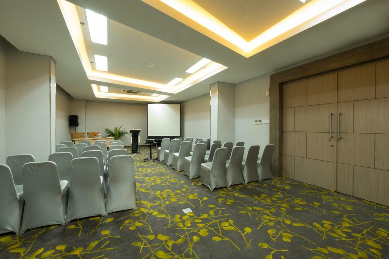 Hotel 88 Itc Fatmawati Jakarta By Wh Exterior photo